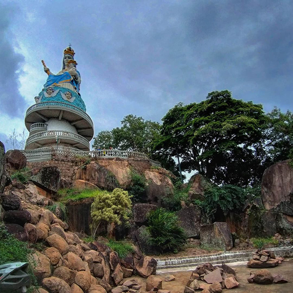 Monumento à Nossa Senhora do Monte Serrat