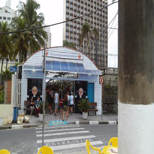 Feira de Artesanato na Praia de Astúrias Feira de Artesanato na Praia de Astúrias