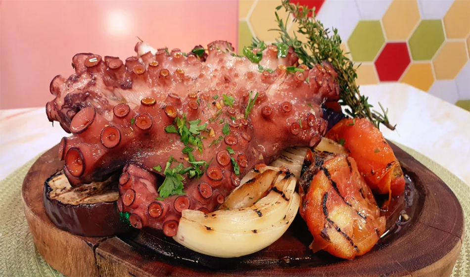 #dicadasemana Polvo grelhado com legumes é especialidade dos pescadores em Itanhaém