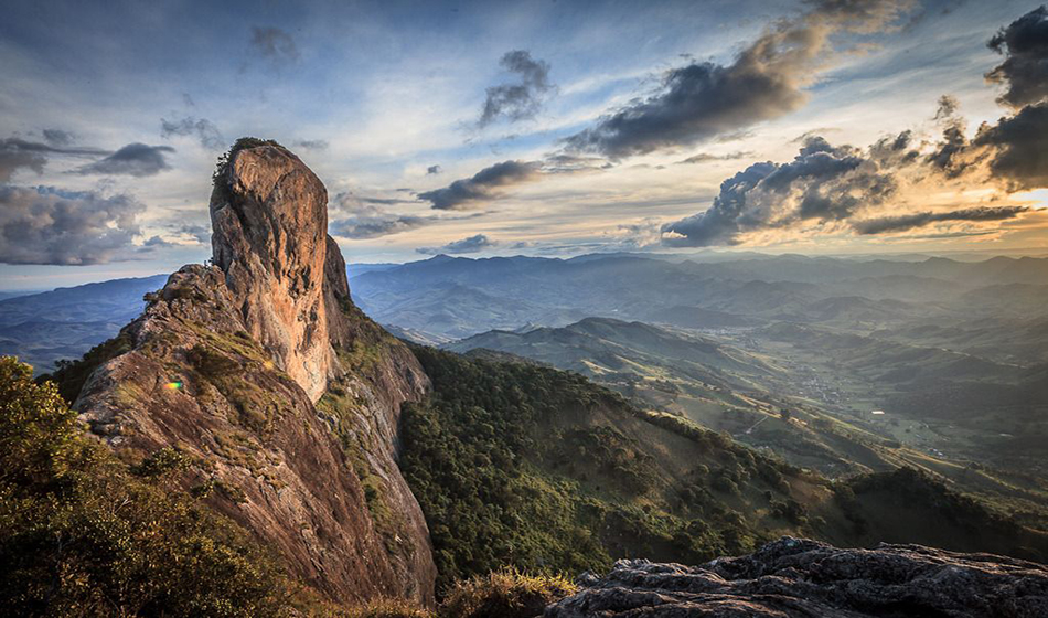 #dicadasemana Conheça a Pedra do Baú em São Bento do Sapucaí 